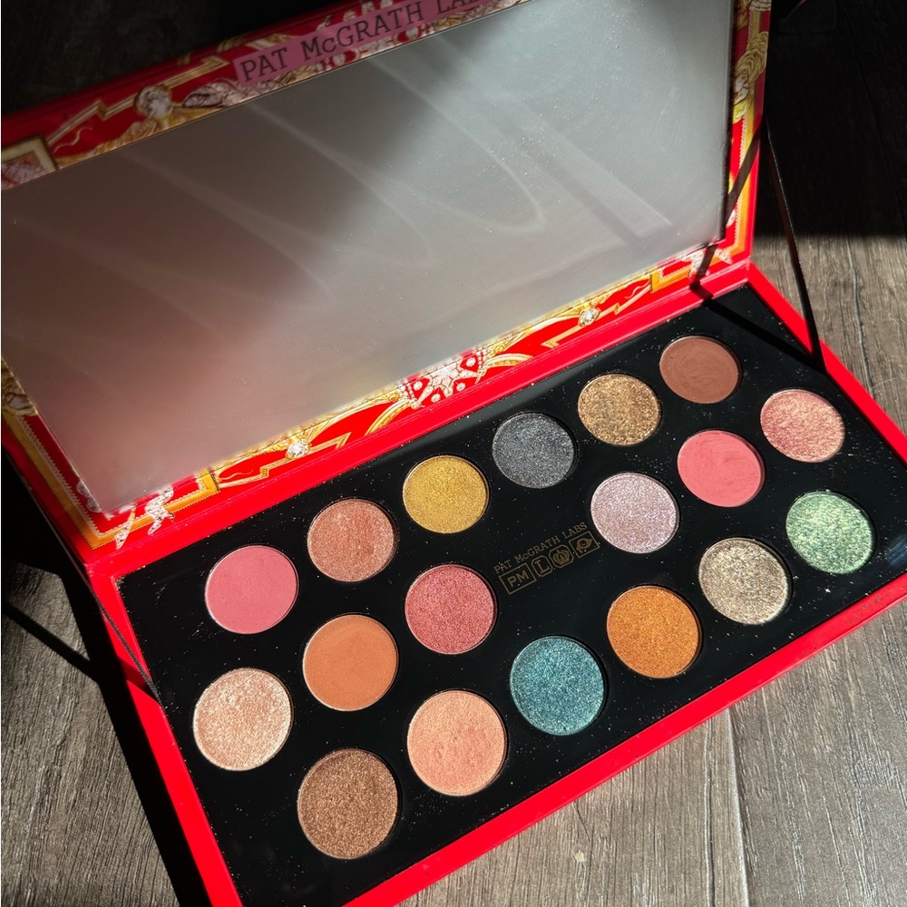 Pat McGrath Labs -MTHRSHP (Mothership) Mega: Celestial Odyssey Eyeshadow Palette